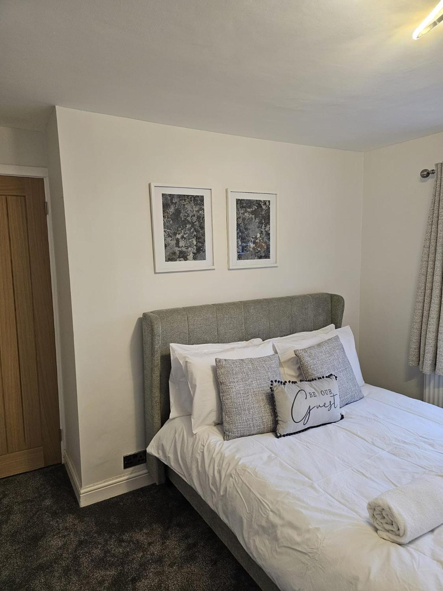 Modern 3 Bedroom Property With Free Driveway Parking By Shire Stays Shrewsbury Exterior foto